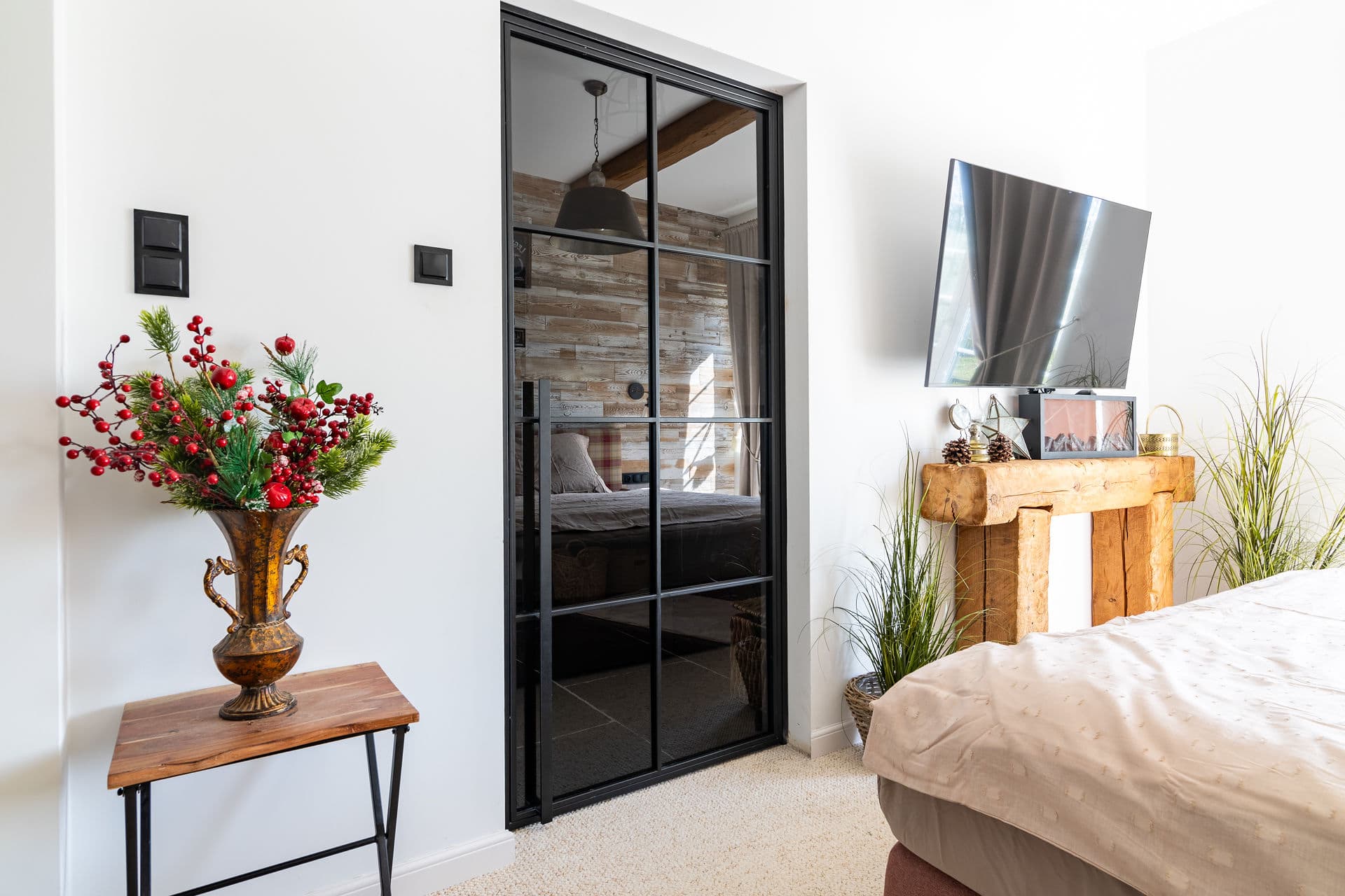 Drehtür im Schlafzimmer des Landhauses