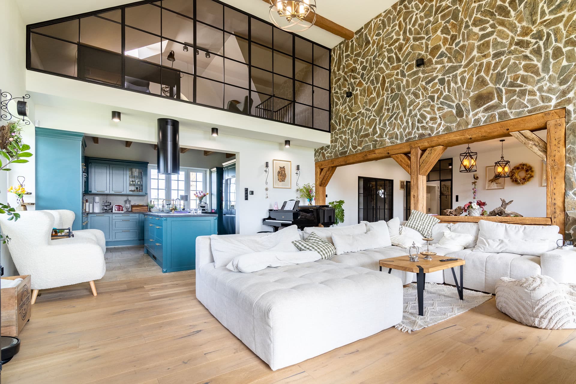 Festelement als Raumtrenner im Landhaus